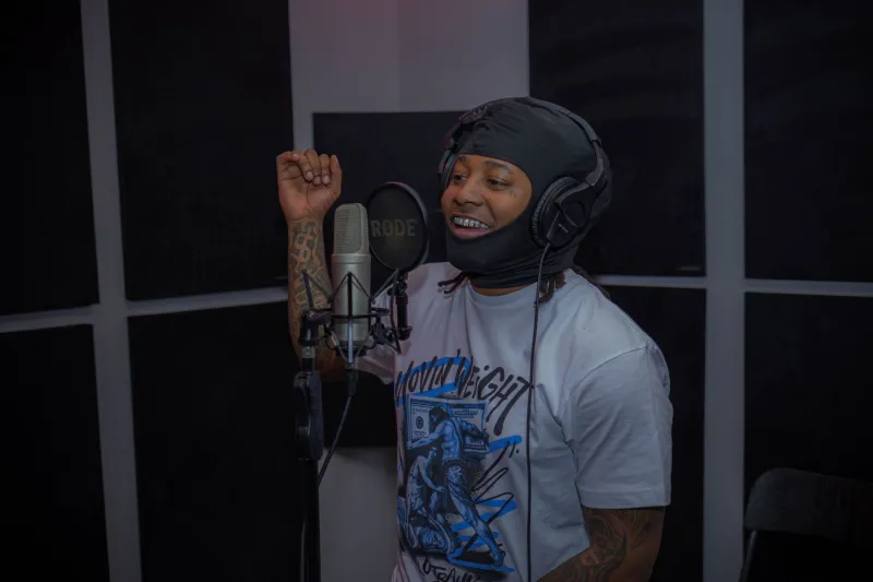 No Label, No Problem: How Rap Collectives Are Eating Without Asking Permission